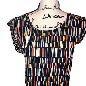 ANN TAYLOR FACTORY Blouse - S - Scoop Neck, Turn-Back Arm Opening, Curved